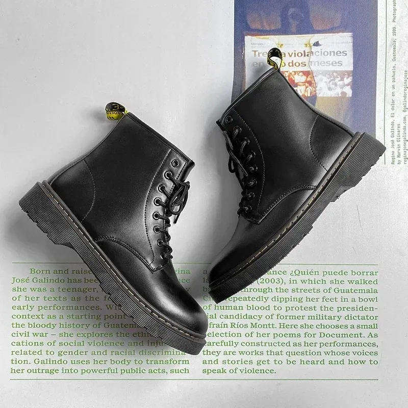 Men's boots with thick soles and classic lacing