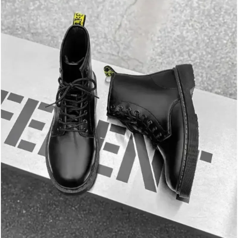 Men's boots with thick soles and classic lacing