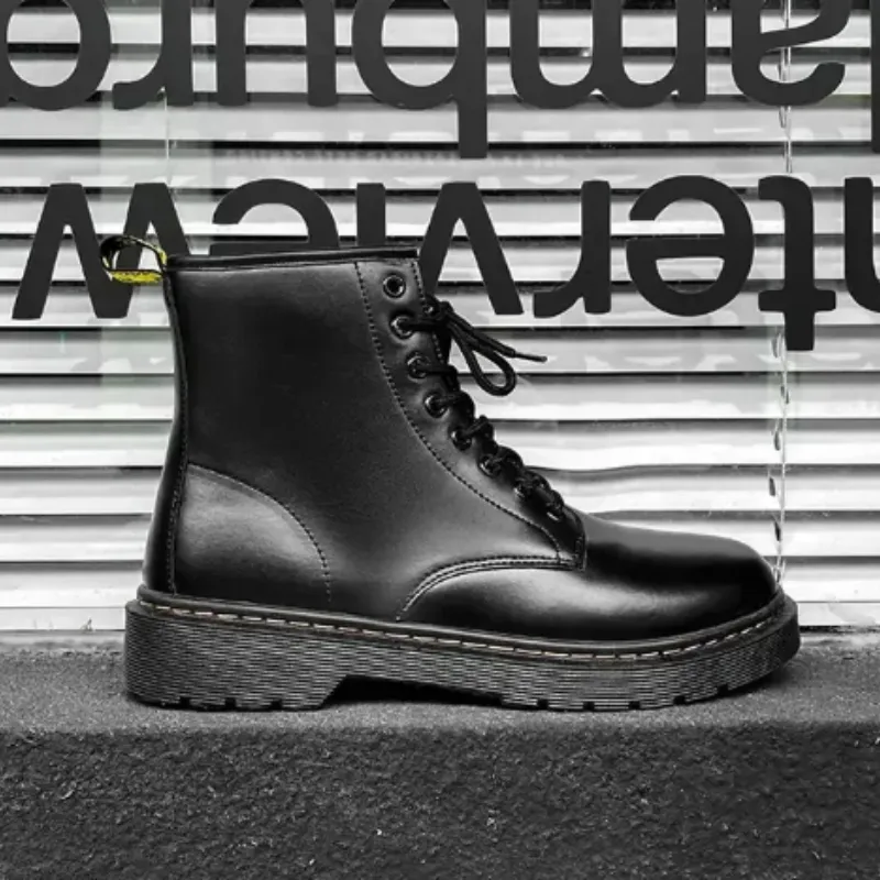 Men's boots with thick soles and classic lacing