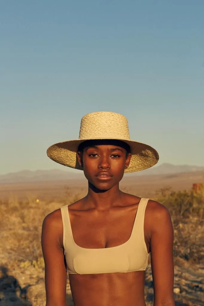 Naxos Hat, Natural