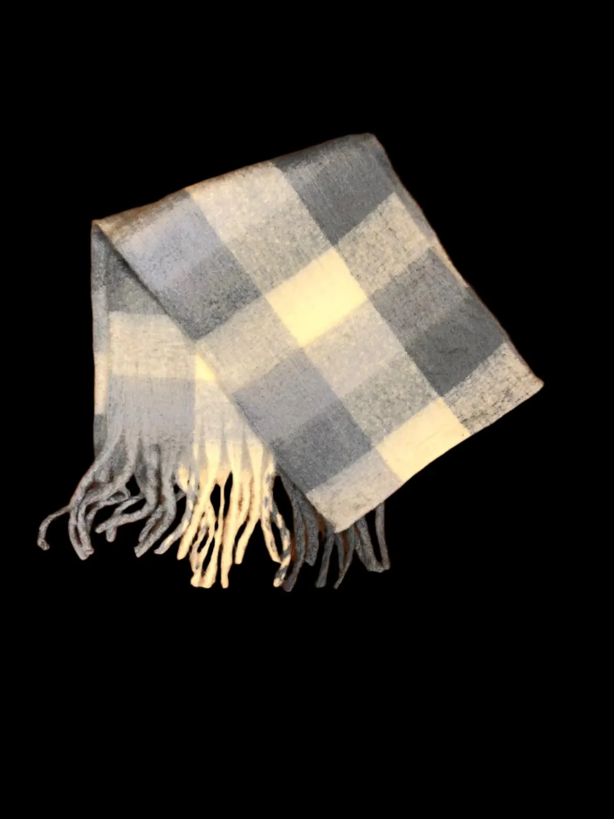 "Stylish Unisex Winter Plaid Scarf – Light Blue & White Tassel Wrap" "Stilfuldt Unisex Vinter Plaid Tørklæde – Lyseblå & Hvid Tassel Wrap"